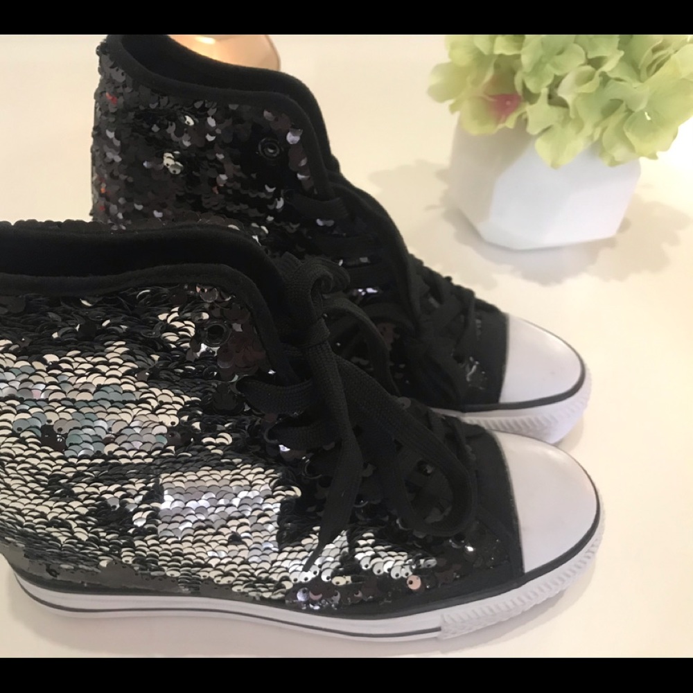 New tendenz black and silver sneakers